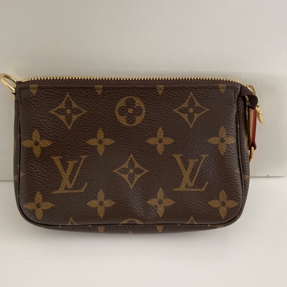 Louis Vuitton Mini Pochette Accessoires- Monogram - Picture 6 of 6